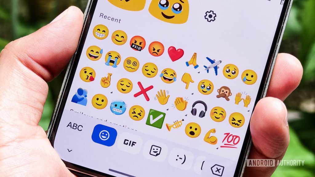 google gboard emoji picker new july 2025.