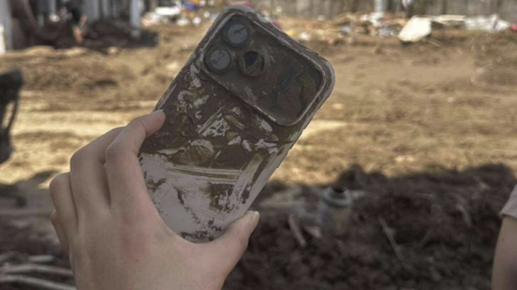 After devastating typhoon, one user found their phone had survived A user's phone survived a devastating storm.