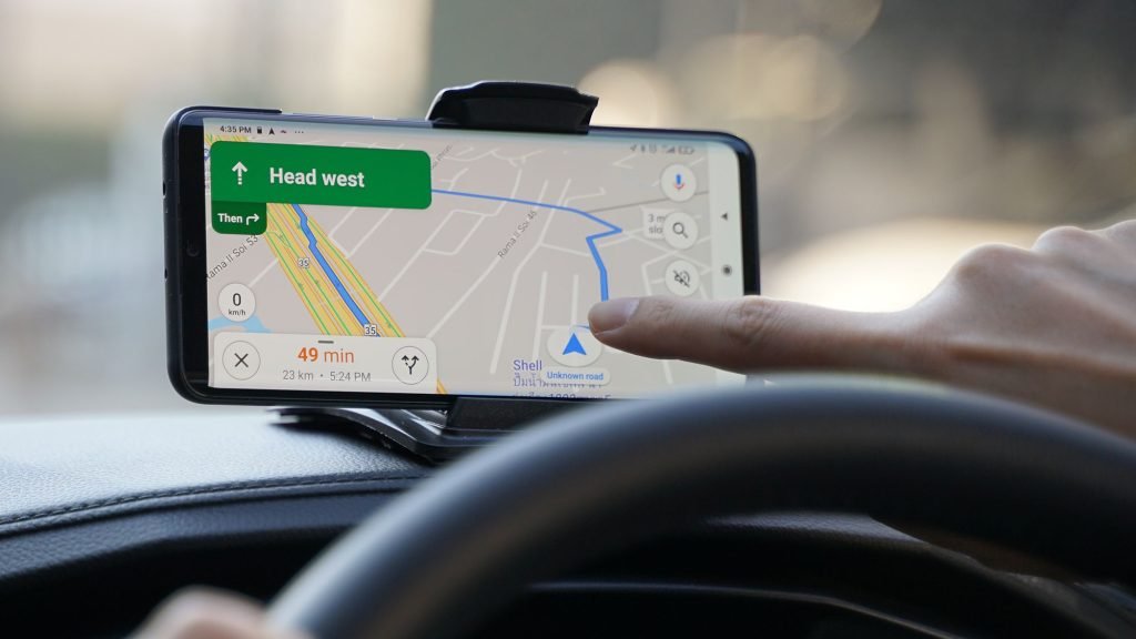 Always stuck in the wrong lane? Google Maps is rolling out AI-powered live lane guidance, for a select few