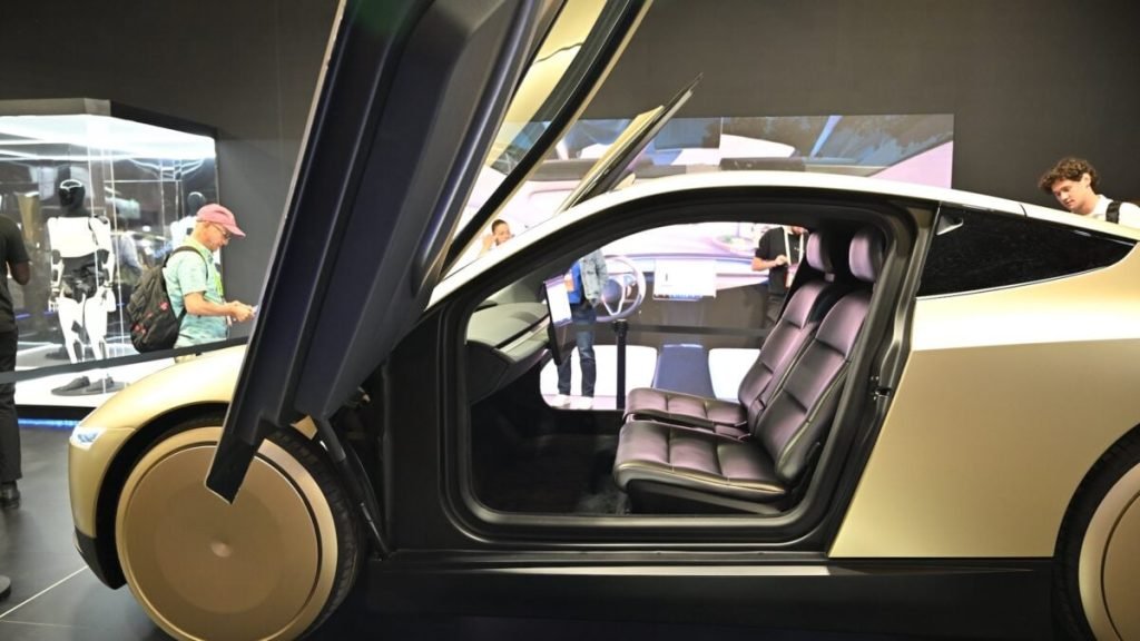 Elon Musk Wades Into the Debate Over Robotaxis Killing Cats. Guess Which Side He's On