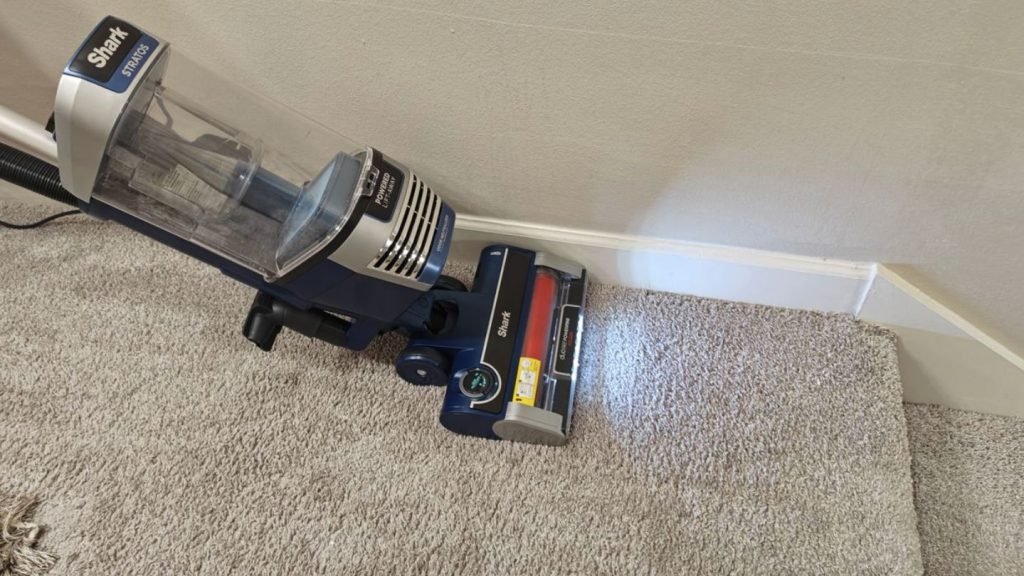 Shark Stratos Upright AZ3002 review: a straightforward vacuum with powerful suction