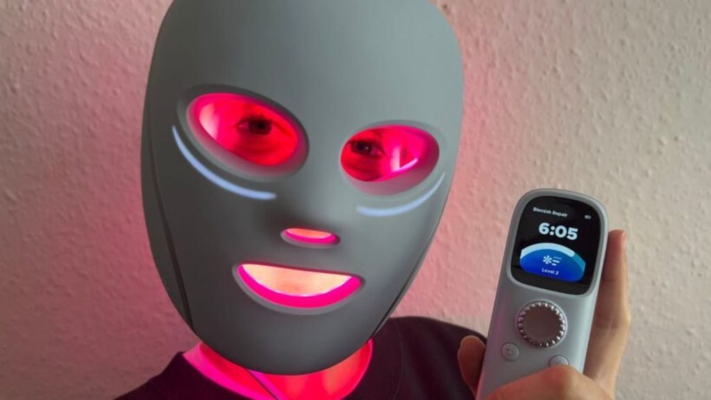 What's the difference between red and blue lights in LED face masks?