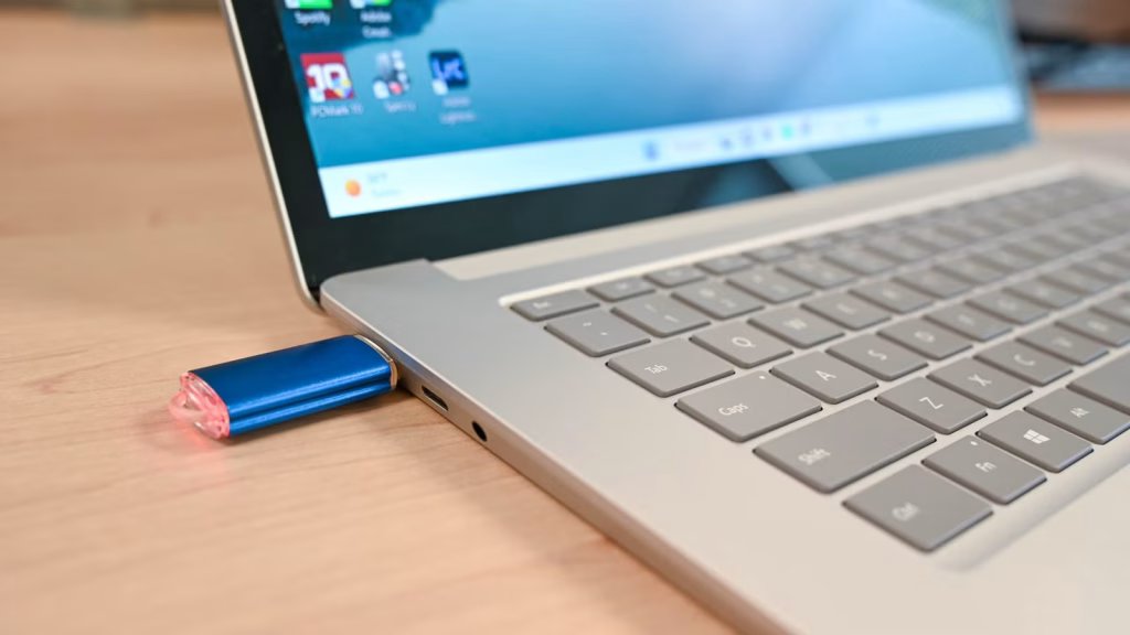 Why you should save your most-used apps to a flash drive
