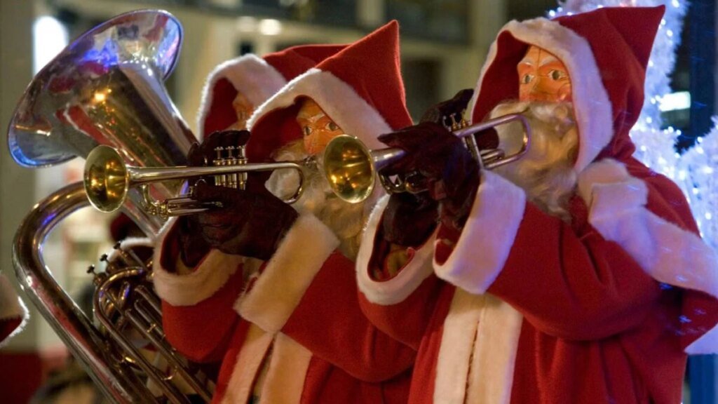 20 Years on, ‘The Christmas Invasion’ Is Still the Best ‘Doctor Who’ Christmas Special 20 Years on, 'The Christmas Invasion' Is Still the Best 'Doctor Who' Christmas Special