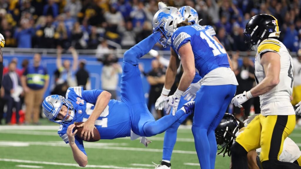 Detroit Lions QB Jared Goff leaping into the endzone to score a touchdown
