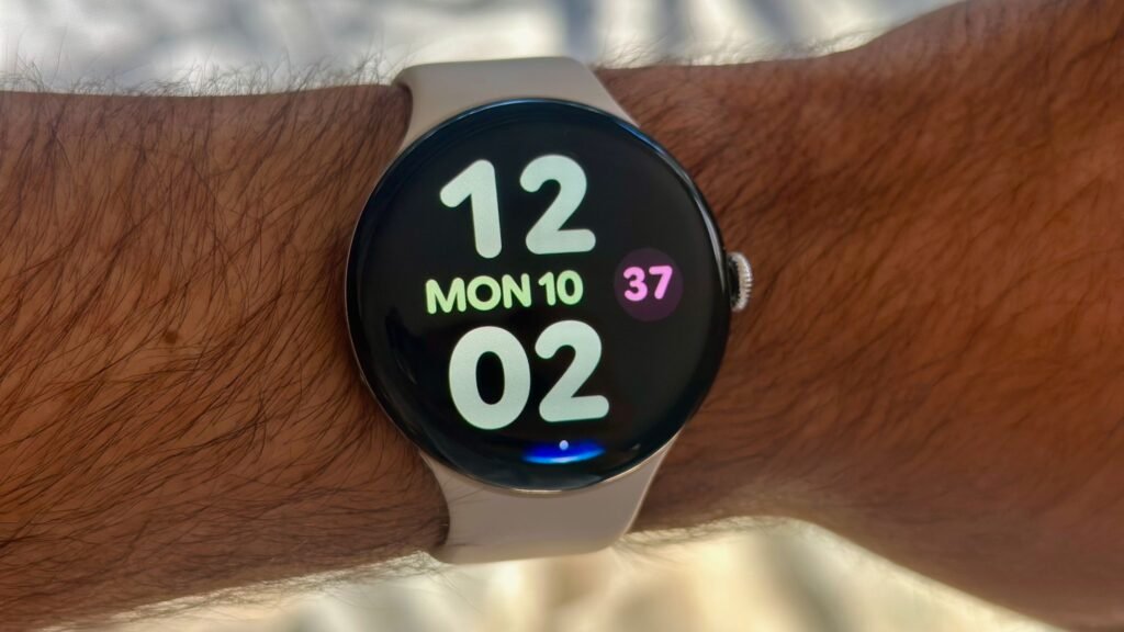 A major Wear OS 6 bug is ruining custom watch faces on Pixel and Galaxy Watches