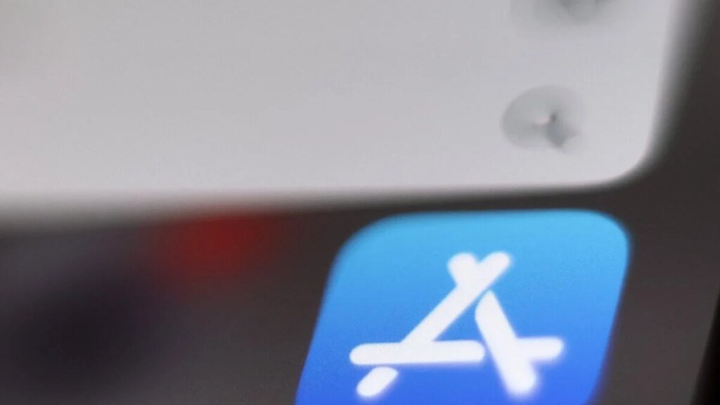 An App Called ‘Are You Dead?’ Is Climbing the Apple Charts An App Called 'Are You Dead?' Is Climbing the Apple Charts