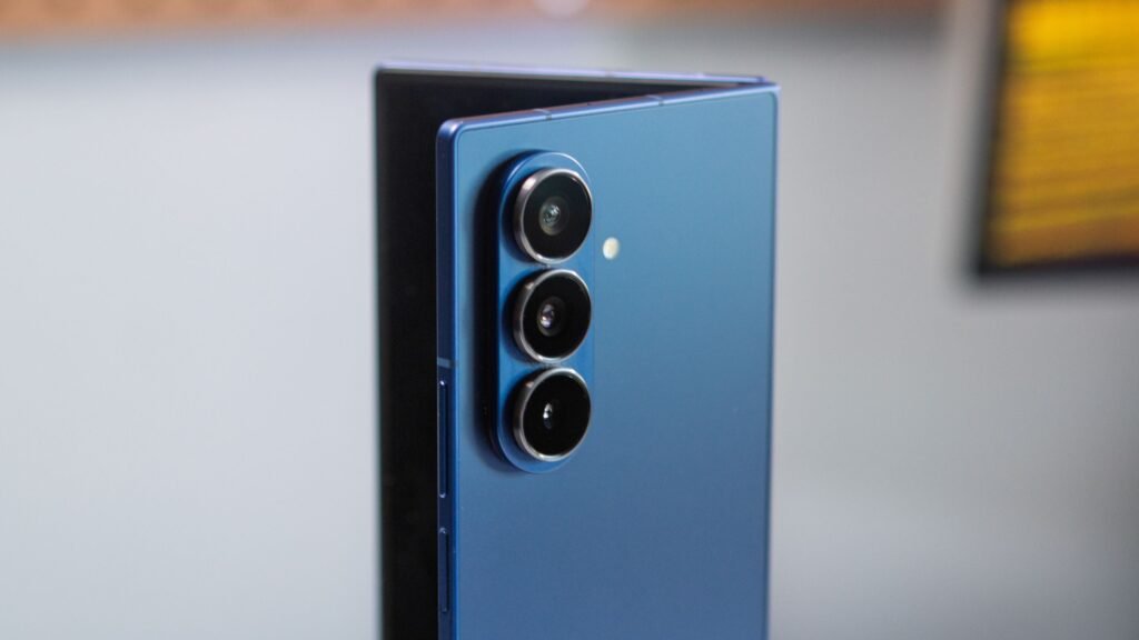 Global smartphone shipments rise 2.3% in Q4 2025: Samsung and Apple lead the market Global smartphone shipments rise 2.3% in Q4 2025: Samsung and Apple lead the market