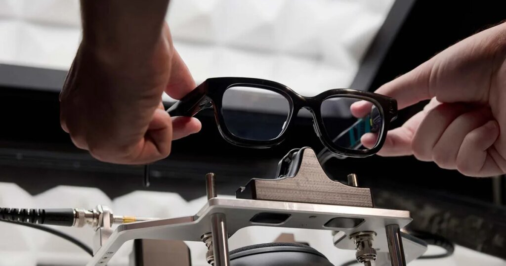 Google app leak gives us a glimpse of life with smart glasses and meaningful controls