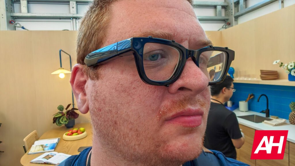 Google dreams of a world where smart glasses with earbuds exist