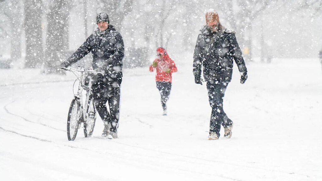 If You're Trying to Track Winter Storm Fern, You Should Try One of These Weather Apps