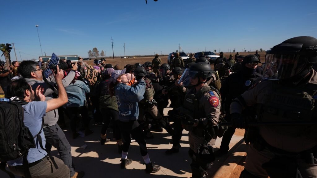 Judge orders 5-year-old and dad released from ICE detention : NPR