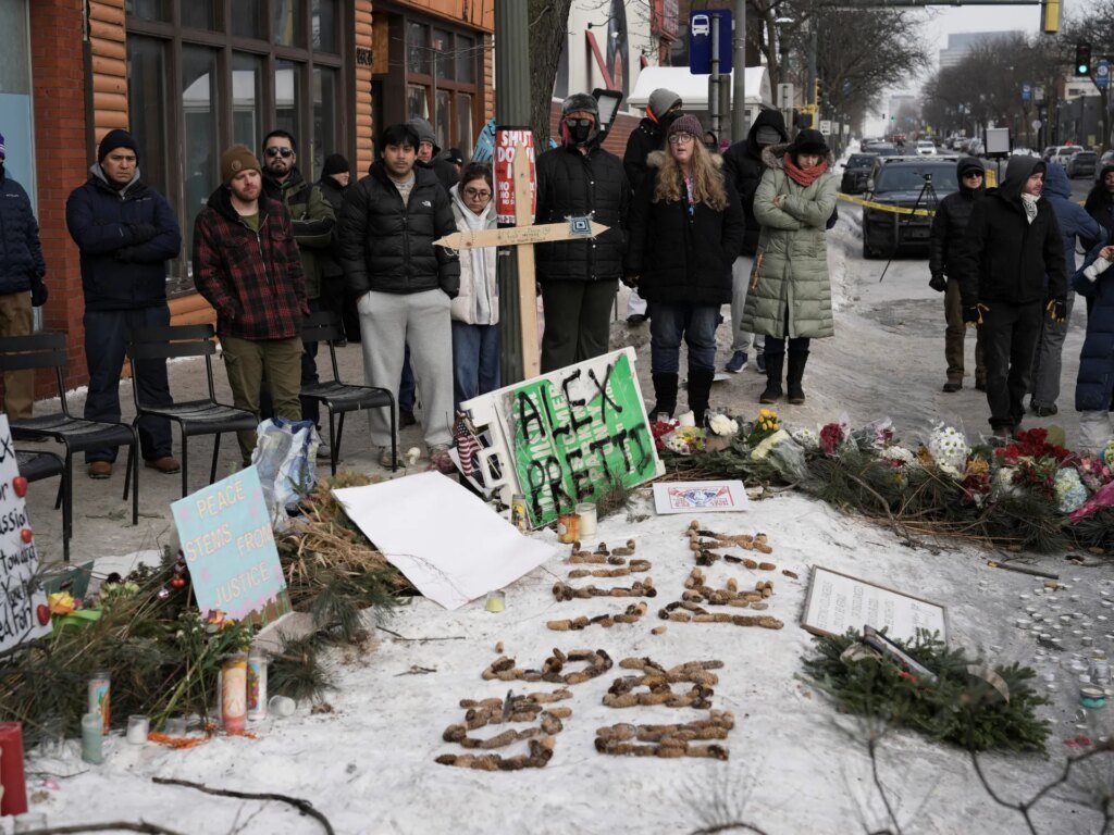 Minnesota governor wants federal immigration agents out after Pretti killed | Protests News