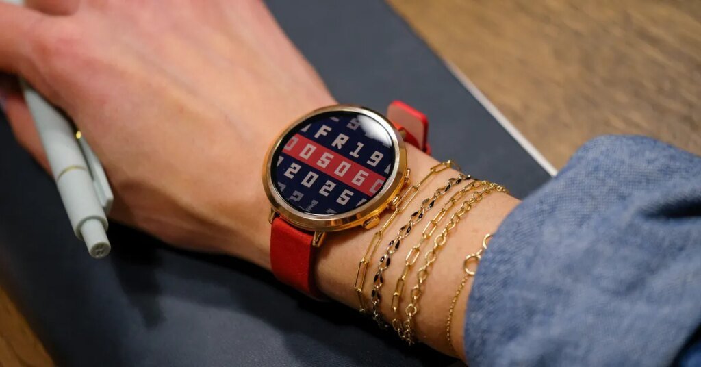 Pebble Round 2 reboots the circular smartwatch for $199