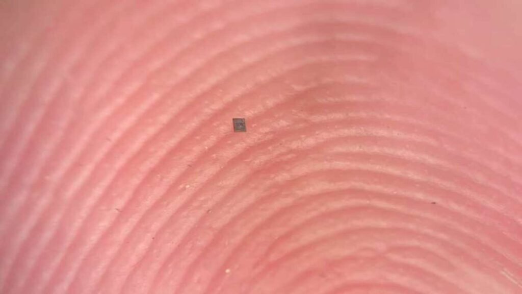 Scientists unveil tiny autonomous robots smaller than a grain of salt that swim, sense, and communicate with miniature dances autonomous solar-powered robot