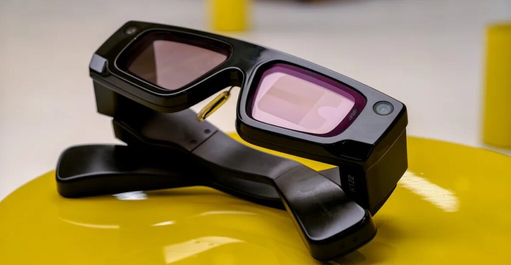 Snap is turning its smart glasses team into its own company Snap is turning its smart glasses team into its own company