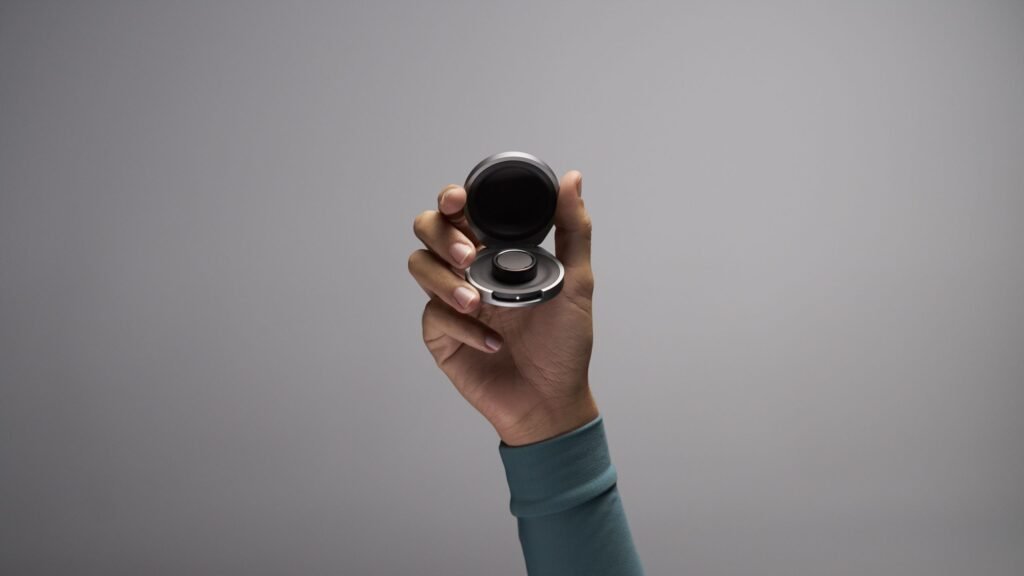 Solving a crisis: Oura's sleek, on-the-go charging case for the Ring 4 is now available