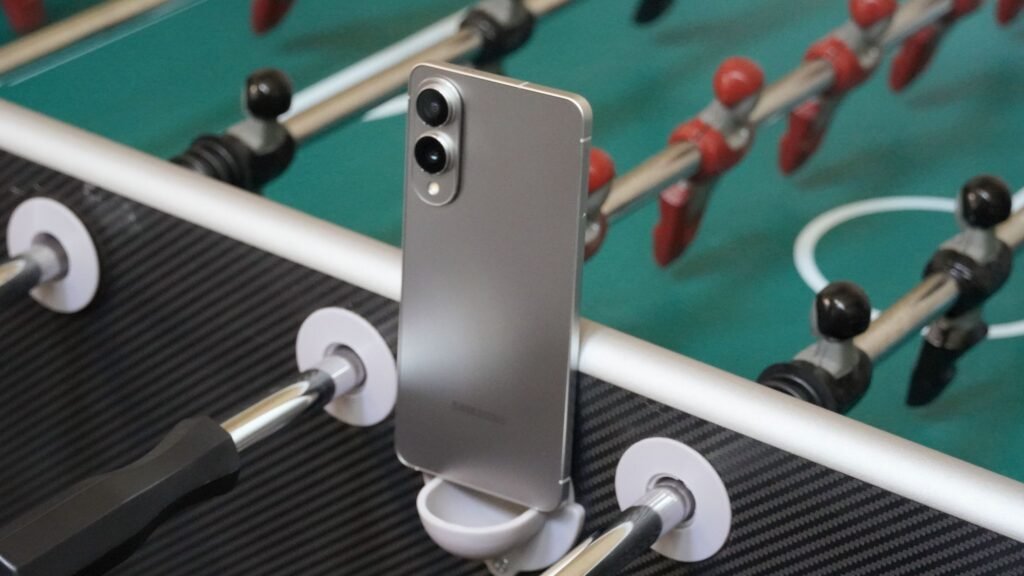 This Samsung phone was criminally underrated in 2025, and now it's $411 OFF during Amazon's New Year sale