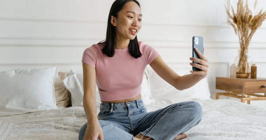 This new phone puts a mini screen next to the camera for your selfies