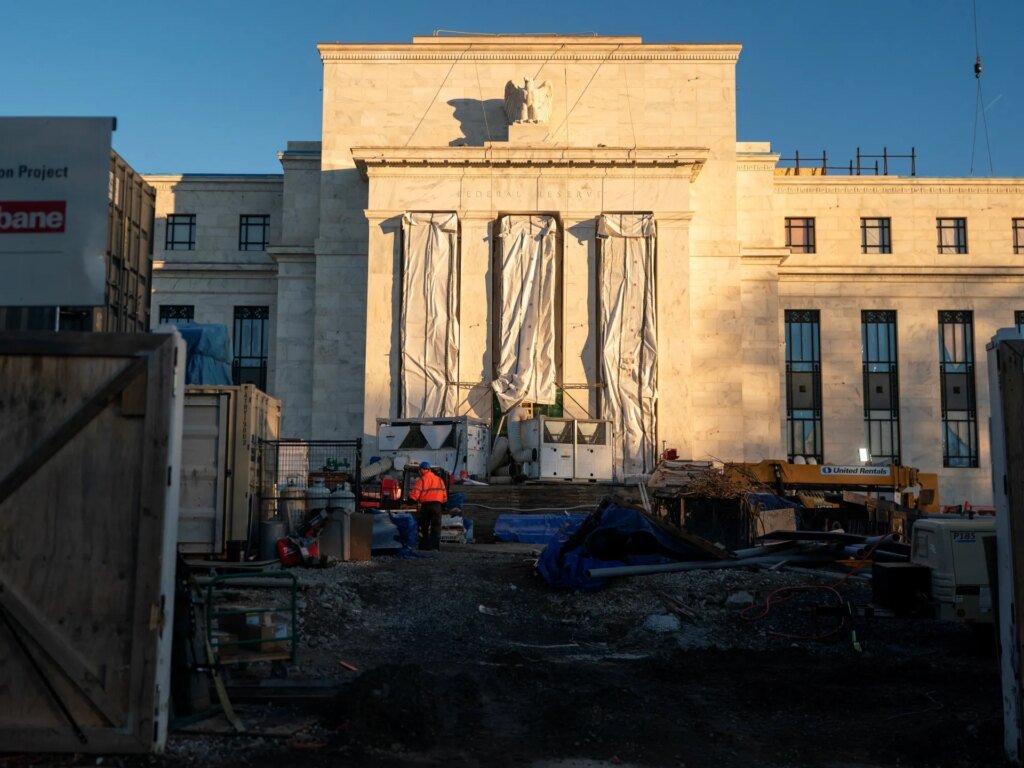 US Federal Reserve holds interest rates steady despite political pressure | Business and Economy News