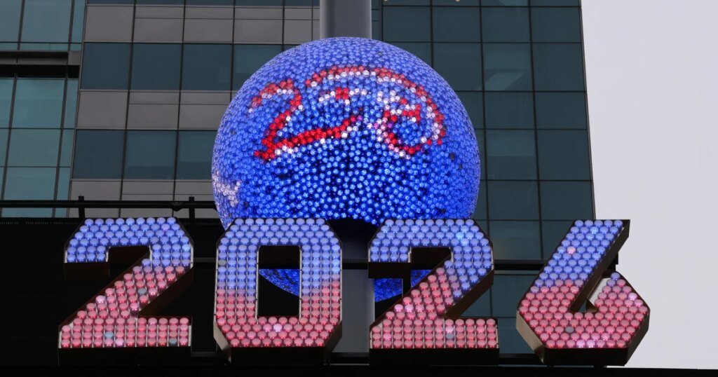 What's open on New Year's Day 2026? Here are open stores, restaurants and fast-food chains.