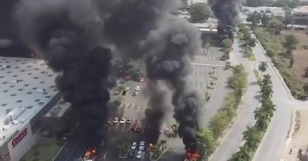 Chicagoans in Puerto Vallarta describe unrest after killing of cartel leader "El Mencho"