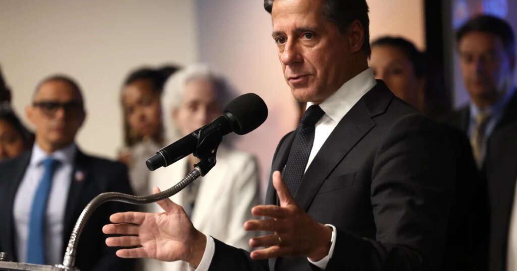 FBI raids home of Los Angeles schools chief Alberto Carvalho, district headquarters also searched FBI raids home of Los Angeles schools chief Alberto Carvalho, district headquarters also searched