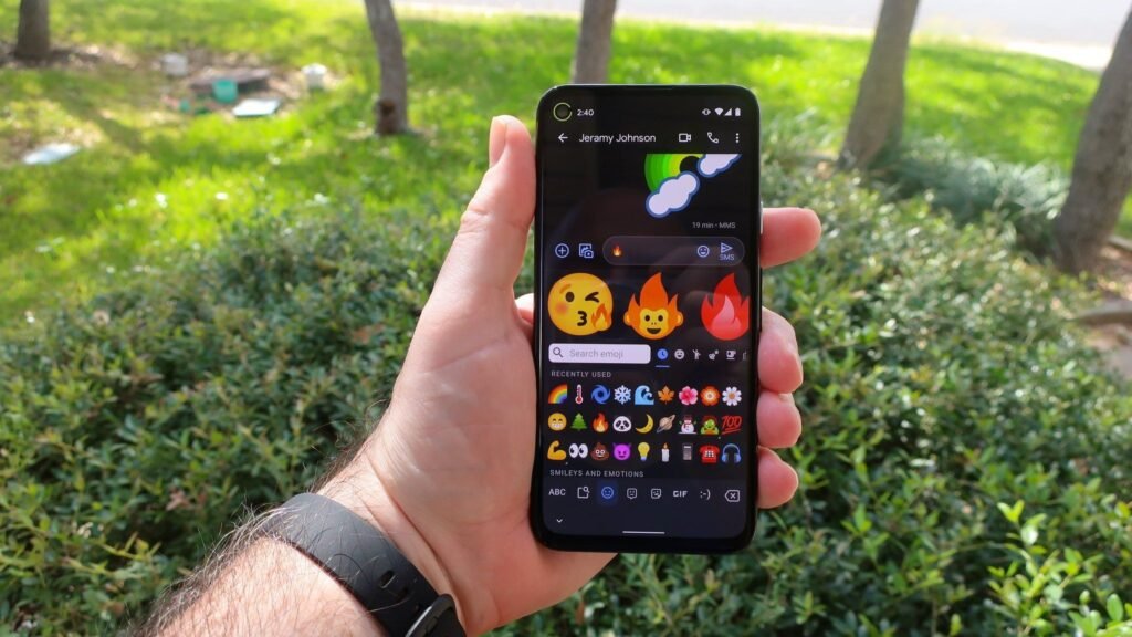 Google could finally fix Gboard’s annoying emoji size problem Google could finally fix Gboard's annoying emoji size problem