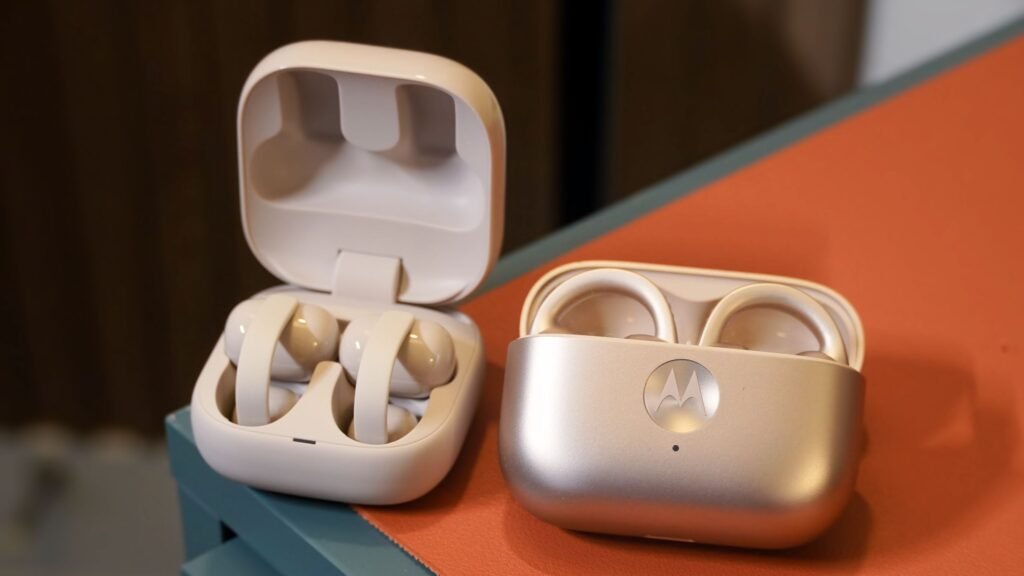 I tried Sony’s LinkBuds Clip and Motorola’s Moto Buds Loop I tried Sony's LinkBuds Clip and Motorola's Moto Buds Loop