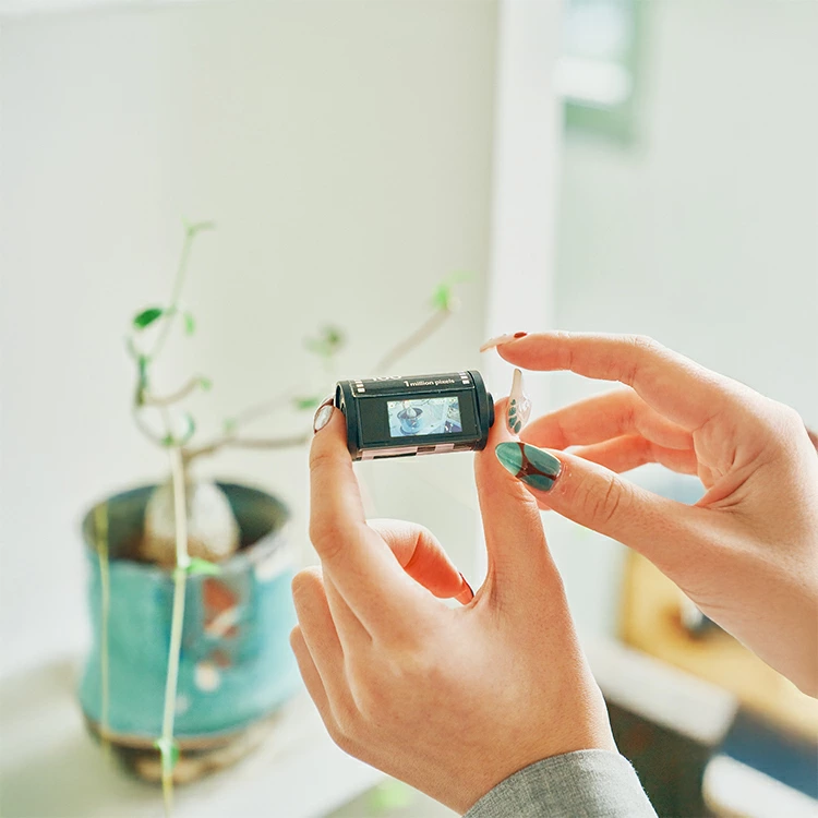 Retro Tech: Meet The NeoFilm 100 Miniature Digital Film Roll Camera Retro Tech: Meet The NeoFilm 100 Miniature Digital Film Roll Camera