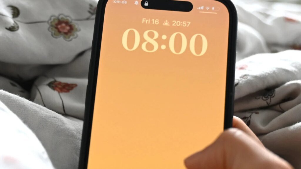 The Touchscreen MacBook Pro Will Have a Very iPhone-Like Screen, Report Says The Touchscreen MacBook Pro Will Have a Very iPhone-Like Screen, Report Says