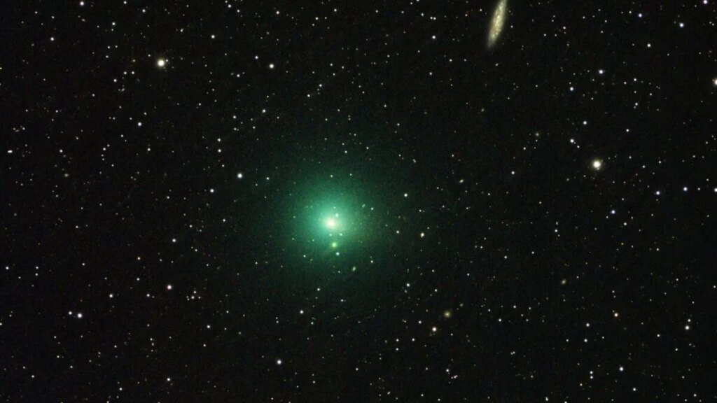 This Tiny Comet Pulled Off a First-of-Its-Kind Spin Flip