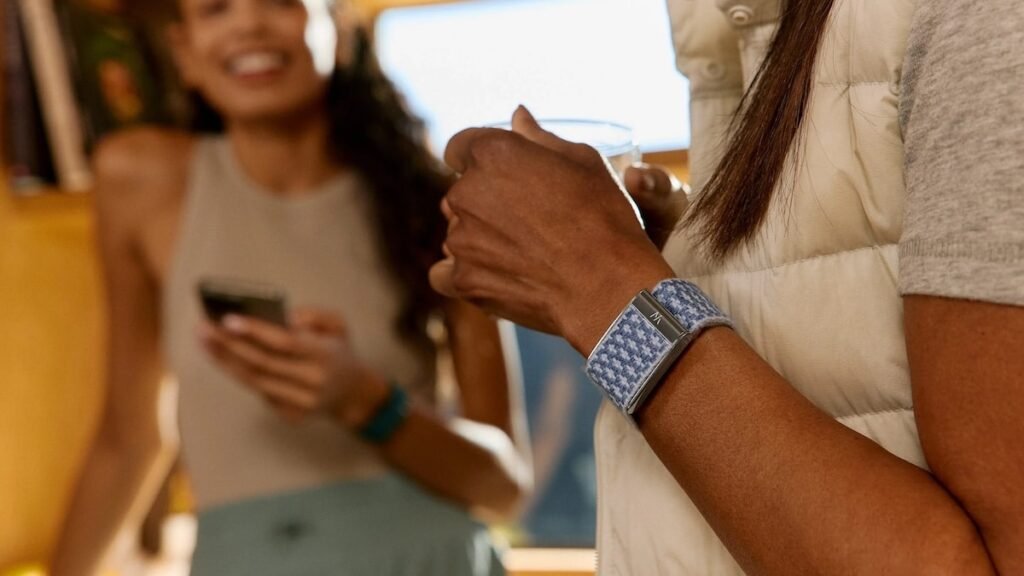 This developer hack turns Whoop into a silent notification band Gadgets & Wearables