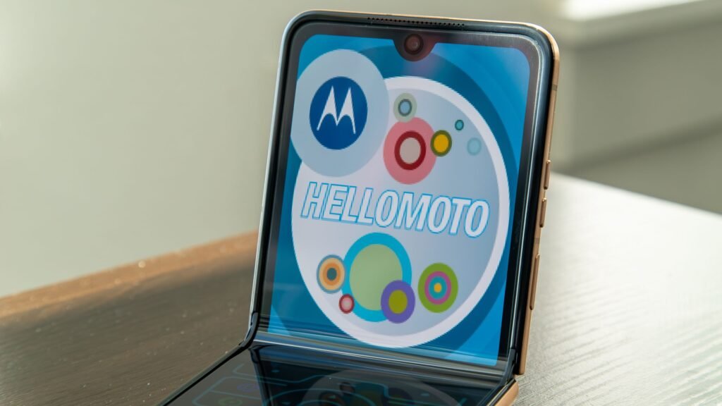 This hidden Motorola Razr feature is like a time machine that takes you back to a simpler time