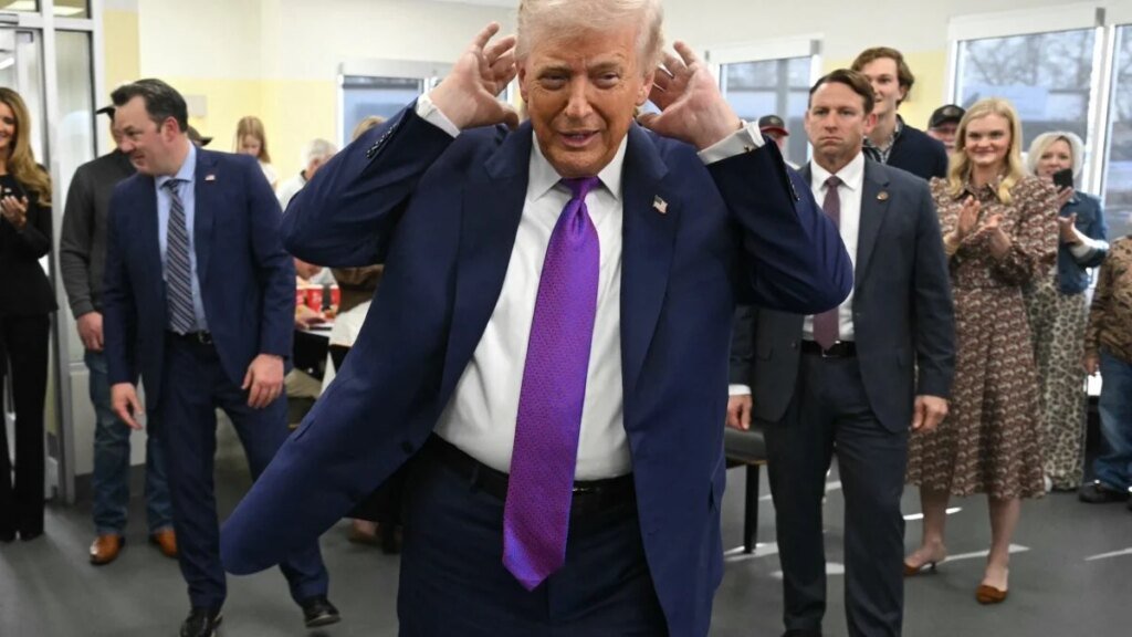 Trump Claims Obama Leaked Classified Intel When He Said Aliens Are Real