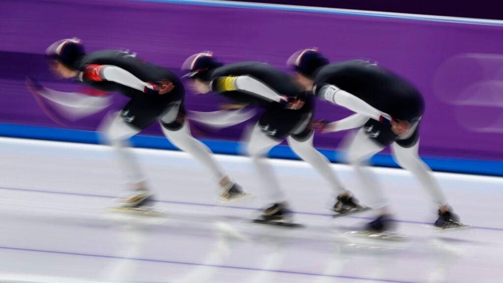 U.S. Olympic speed skaters adapt NASCAR 'bump drafting,' revolutionizing team event : NPR