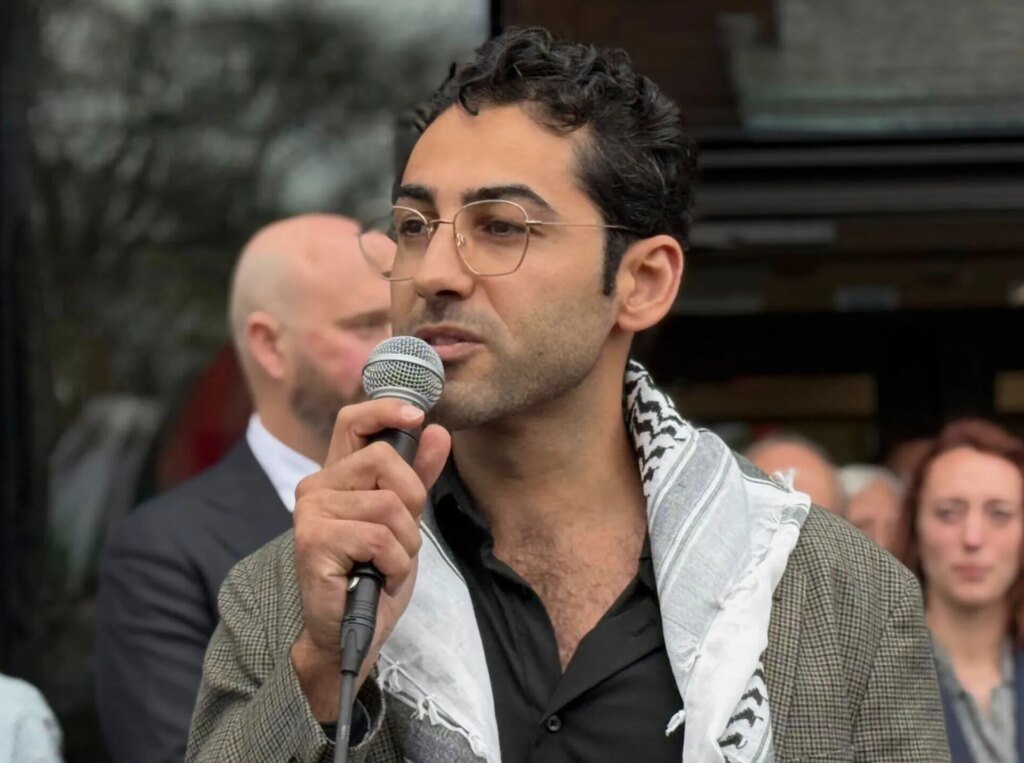 US immigration judge rejects Trump bid to deport Columbia student Mahdawi | Donald Trump News US immigration judge rejects Trump bid to deport Columbia student Mahdawi | Donald Trump News