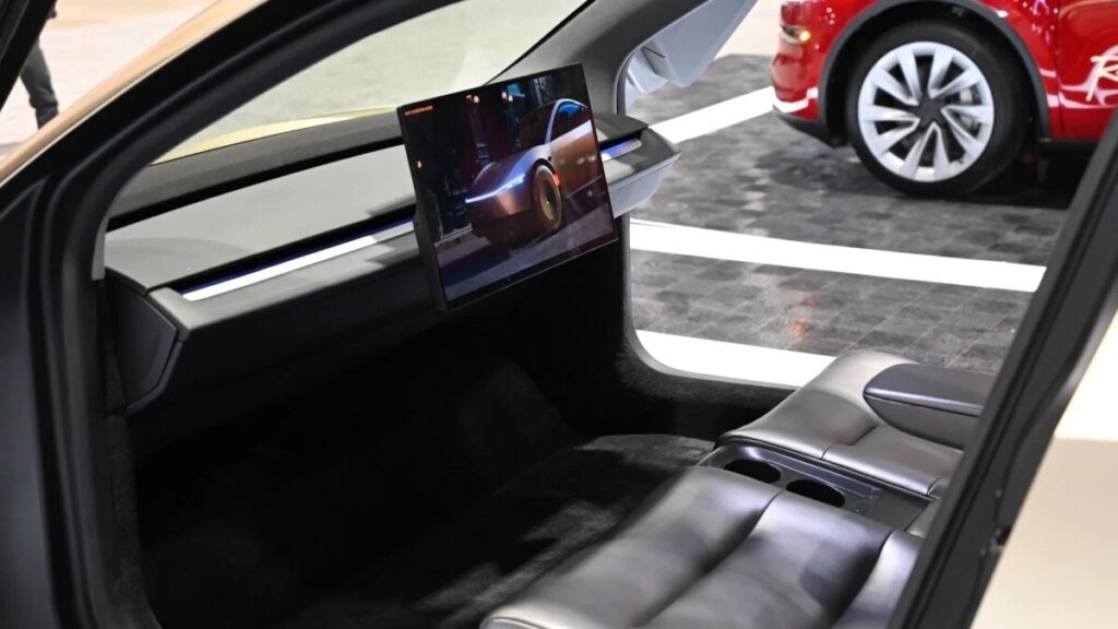 What’s the Difference Between Tesla’s Cybercab and Robotaxi? What's the Difference Between Tesla's Cybercab and Robotaxi?