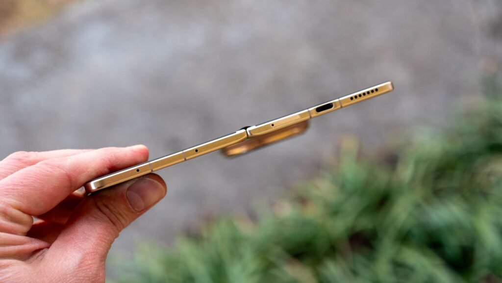 Honor has the courage to do what Samsung won’t, and that’s convinced me of the Magic V6’s greatness Honor has the courage to do what Samsung won't, and that's convinced me of the Magic V6's greatness