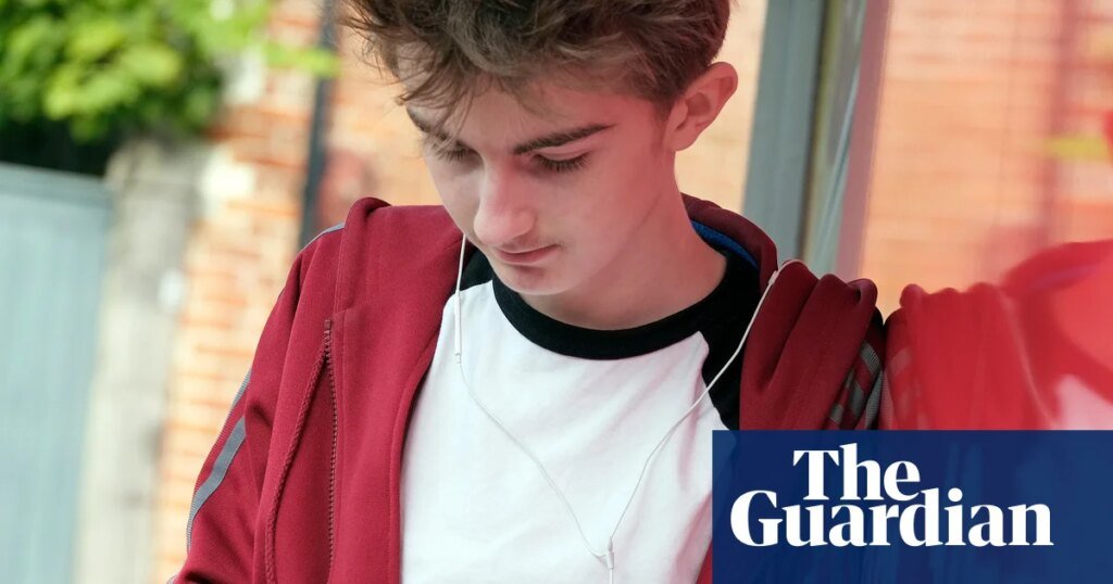Hundreds of UK teenagers to pilot social media bans and restrictions | Social media ban Hundreds of UK teenagers to pilot social media bans and restrictions | Social media ban
