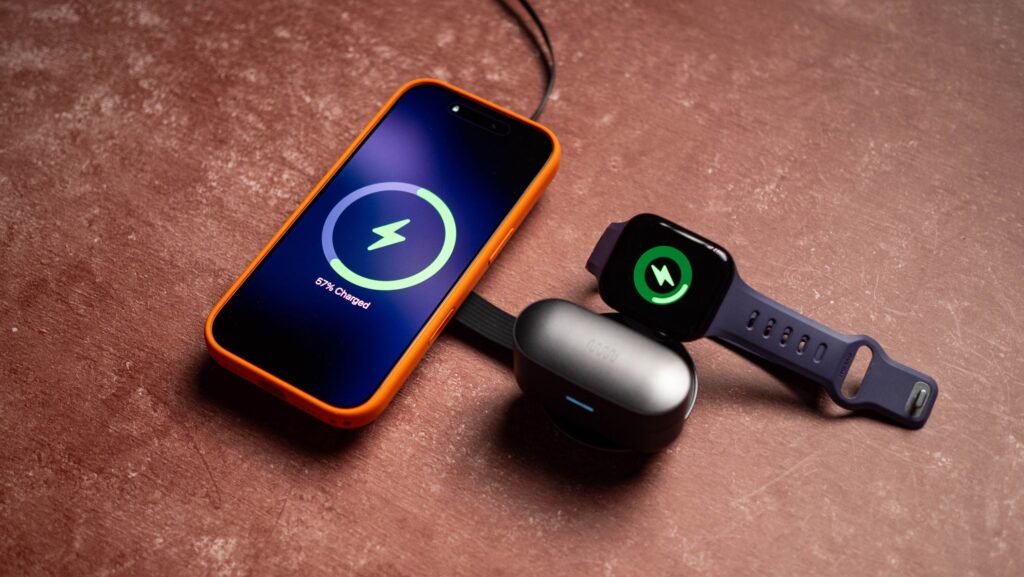 India’s Stuffcool made a Qi 2.2 3-in-1 foldable travel charger, and it’s much better than I imagined India's Stuffcool made a Qi 2.2 3-in-1 foldable travel charger, and it's much better than I imagined