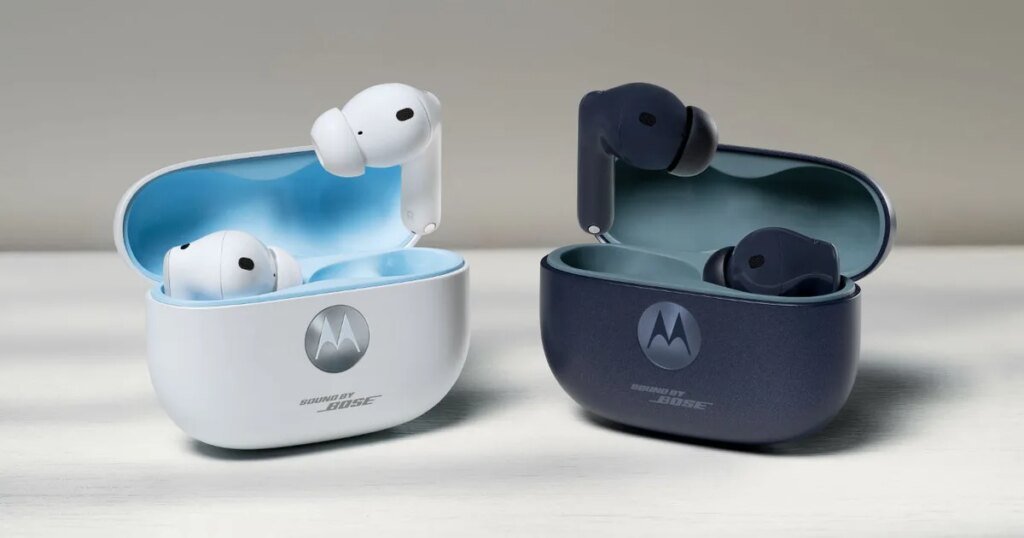 Motorola’s new earbuds pack Bose sound and AI smarts Motorola's new earbuds pack Bose sound and AI smarts