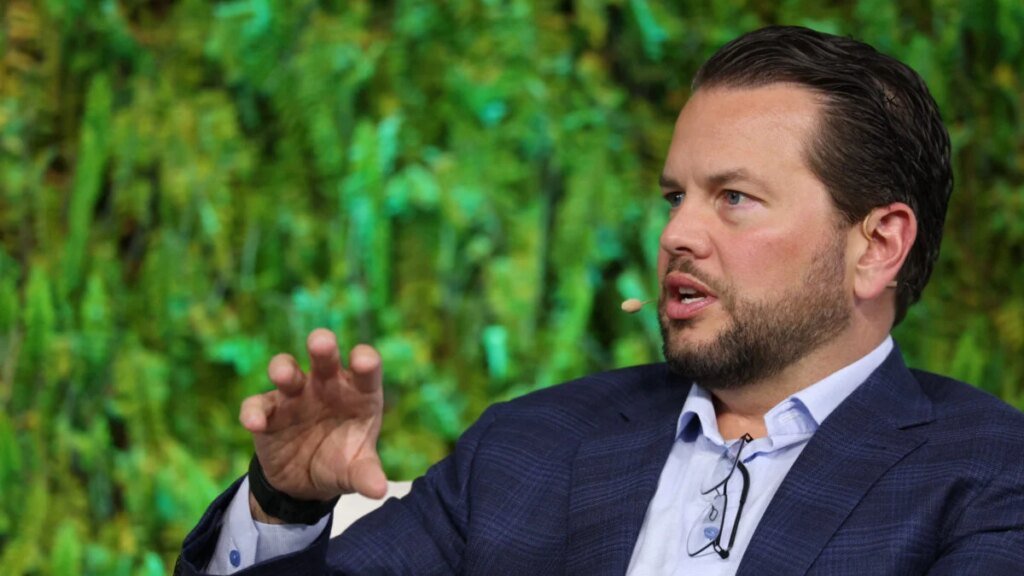 Pinterest CEO Backs Social Media Ban for Kids Under 16 Pinterest CEO Backs Social Media Ban for Kids Under 16