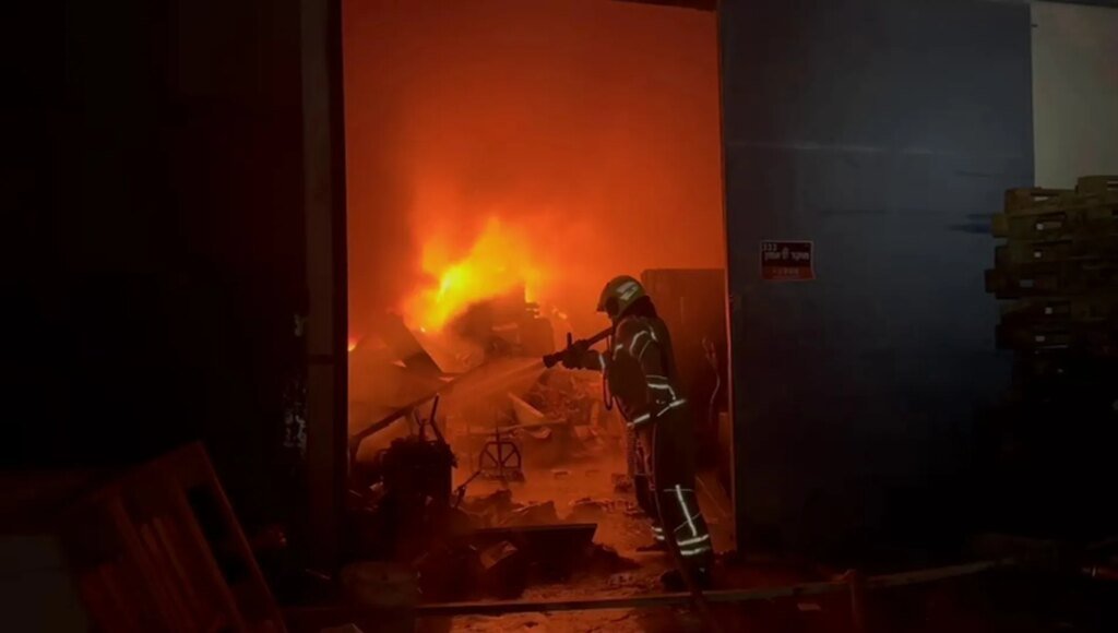 Suspected Iranian missile debris ignites fires in central Israel | Conflict