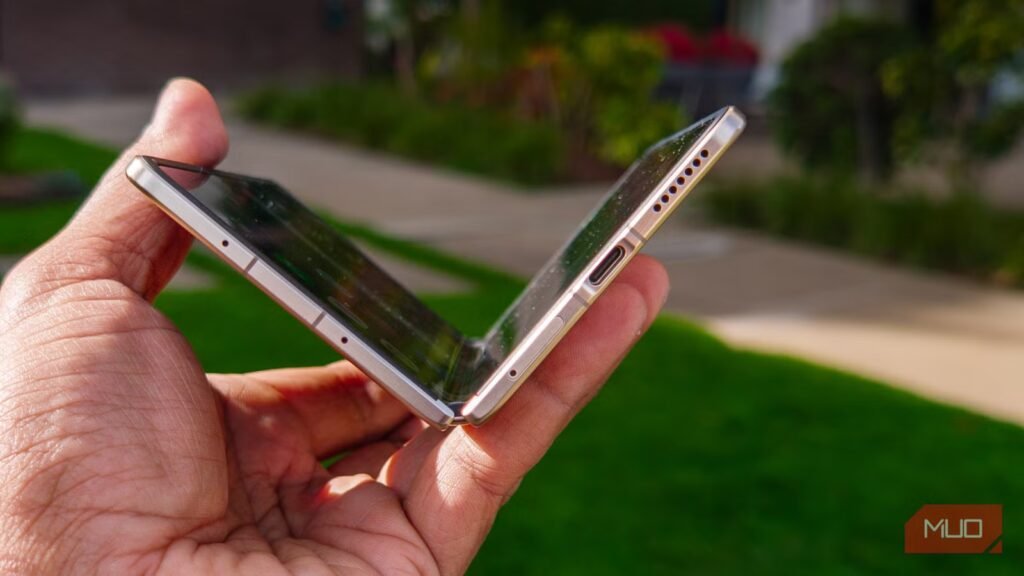 This foldable proves that folding phones can have few compromises This foldable proves that folding phones can have few compromises