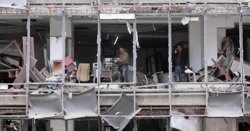 U.S. death toll in Iran war rises to 6 as Trump says campaign could last 5 weeks U.S. death toll in Iran war rises to 6 as Trump says campaign could last 5 weeks