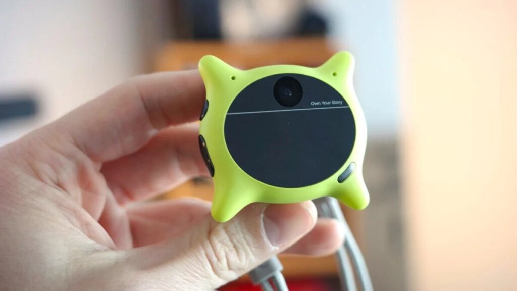 Where Humane Failed, Qualcomm Imagines the Future Is Filled With AI Pins Where Humane Failed, Qualcomm Imagines the Future Is Filled With AI Pins