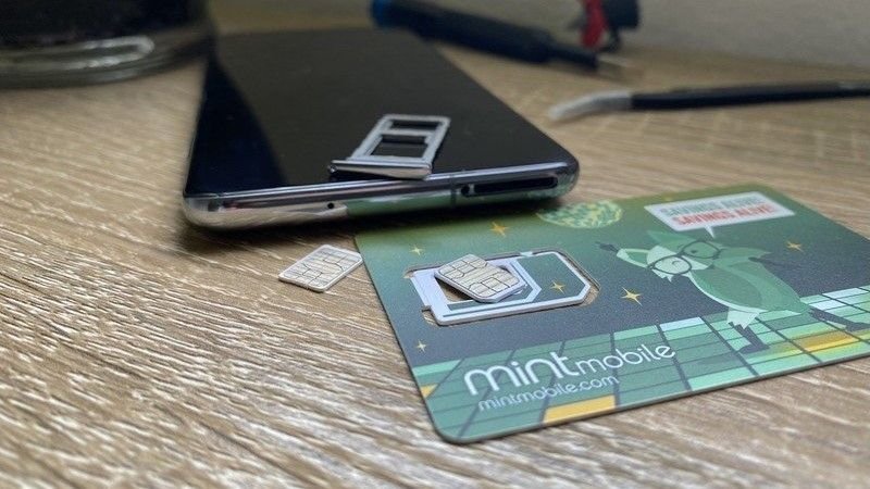 New Mint Mobile deal gets you a full year of 5G internet AND unlimited wireless for only 45 bucks per month — this isn’t a joke Mint Mobile sim card