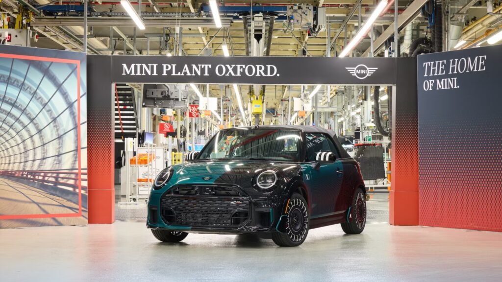 This one-off MINI has over 50 custom details—and it’s for a Philadelphia Eagles fan This one-off MINI has over 50 custom details—and it’s for a Philadelphia Eagles fan