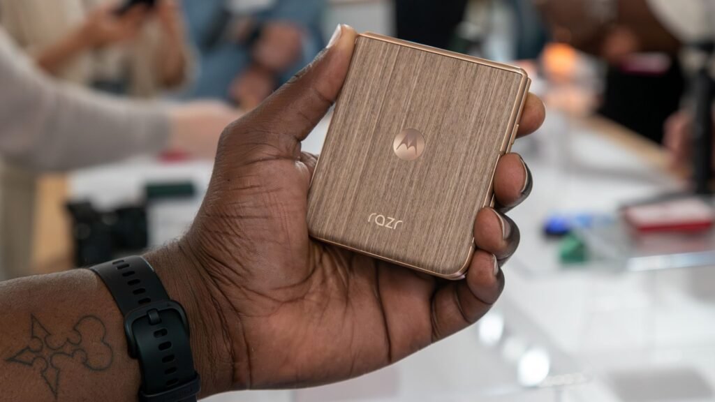 Wood you buy it? Moto Razr Ultra has a pair of alternative finishes in this leak